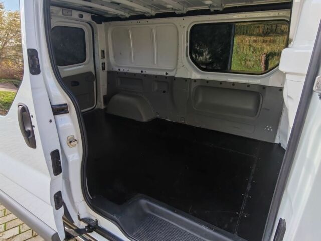 Белый Рено Трафик, объемом двигателя 2 л и пробегом 199 тыс. км за 11900 $, фото 3 на Automoto.ua