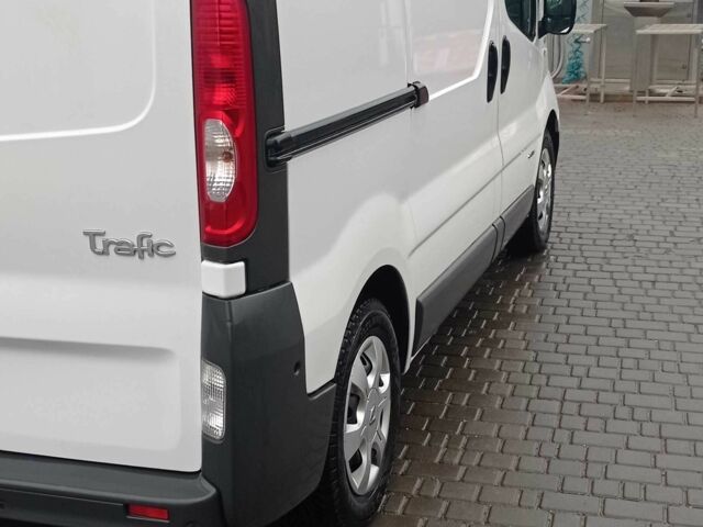 Белый Рено Трафик, объемом двигателя 2 л и пробегом 356 тыс. км за 11230 $, фото 4 на Automoto.ua