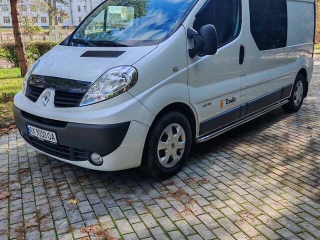 Белый Рено Трафик, объемом двигателя 2 л и пробегом 199 тыс. км за 11900 $, фото 1 на Automoto.ua