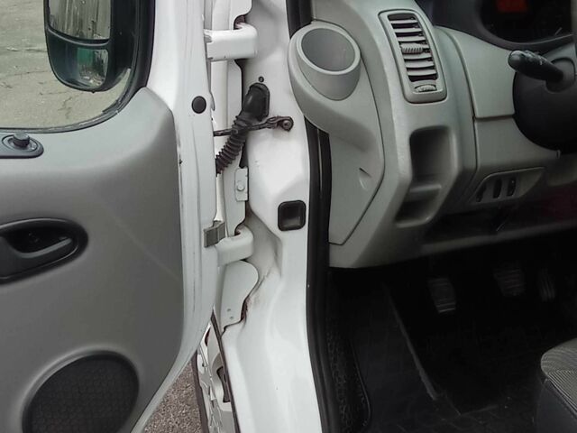 Белый Рено Трафик, объемом двигателя 2 л и пробегом 356 тыс. км за 11230 $, фото 9 на Automoto.ua