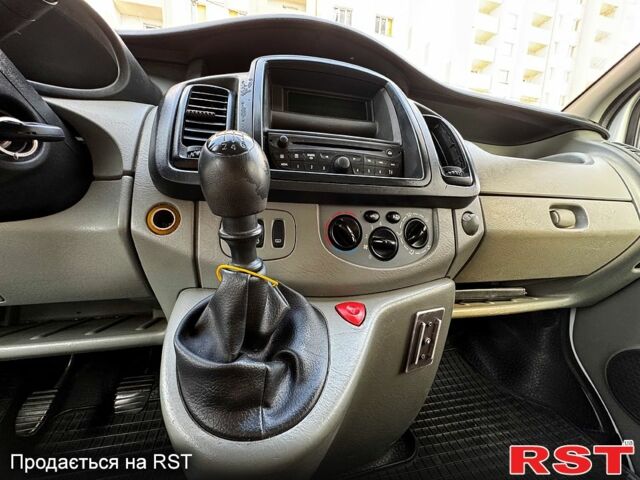 Белый Рено Трафик, объемом двигателя 2 л и пробегом 315 тыс. км за 11500 $, фото 6 на Automoto.ua