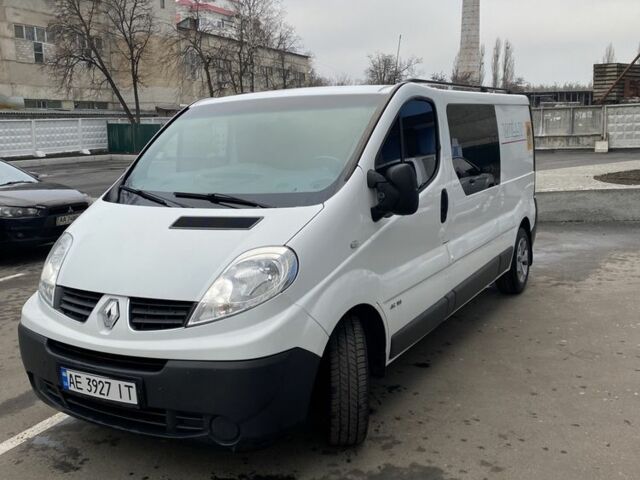 Белый Рено Трафик, объемом двигателя 2 л и пробегом 260 тыс. км за 11300 $, фото 1 на Automoto.ua