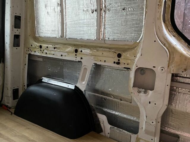 Белый Рено Трафик, объемом двигателя 2 л и пробегом 260 тыс. км за 11300 $, фото 16 на Automoto.ua