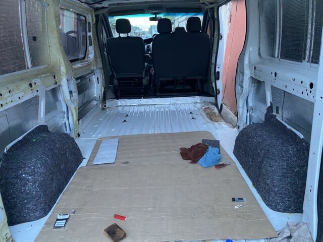 Белый Рено Трафик, объемом двигателя 2 л и пробегом 260 тыс. км за 11300 $, фото 11 на Automoto.ua