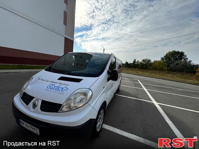 Белый Рено Трафик, объемом двигателя 2 л и пробегом 315 тыс. км за 11500 $, фото 1 на Automoto.ua
