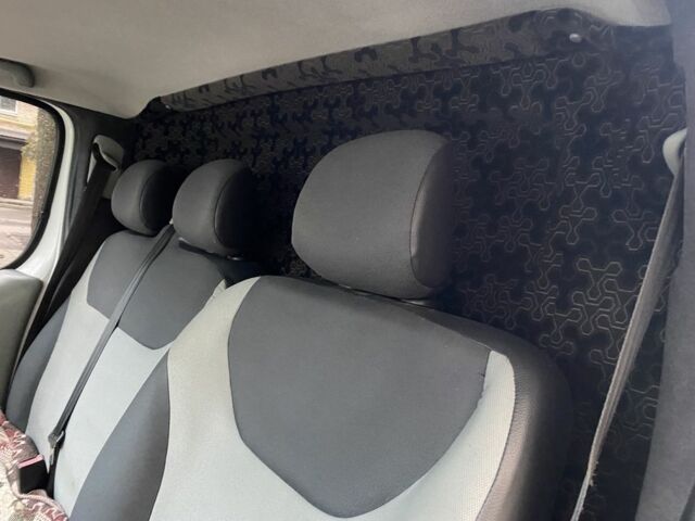 Белый Рено Трафик, объемом двигателя 2 л и пробегом 260 тыс. км за 11300 $, фото 6 на Automoto.ua