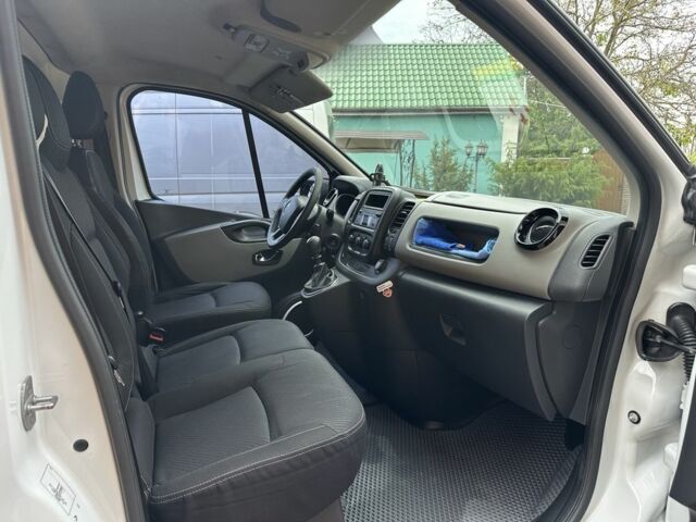 Белый Рено Трафик, объемом двигателя 1.6 л и пробегом 235 тыс. км за 12000 $, фото 3 на Automoto.ua