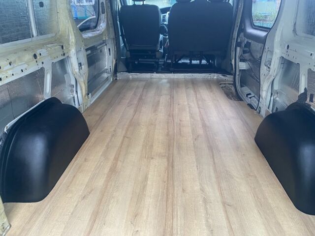 Белый Рено Трафик, объемом двигателя 2 л и пробегом 260 тыс. км за 11300 $, фото 12 на Automoto.ua