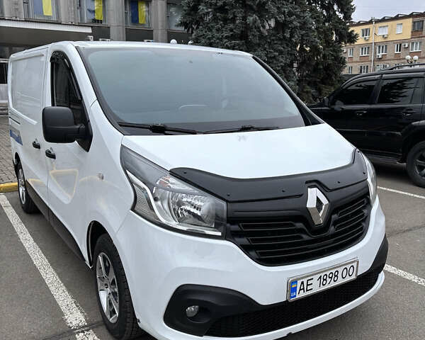 Белый Рено Трафик, объемом двигателя 1.6 л и пробегом 172 тыс. км за 12800 $, фото 3 на Automoto.ua