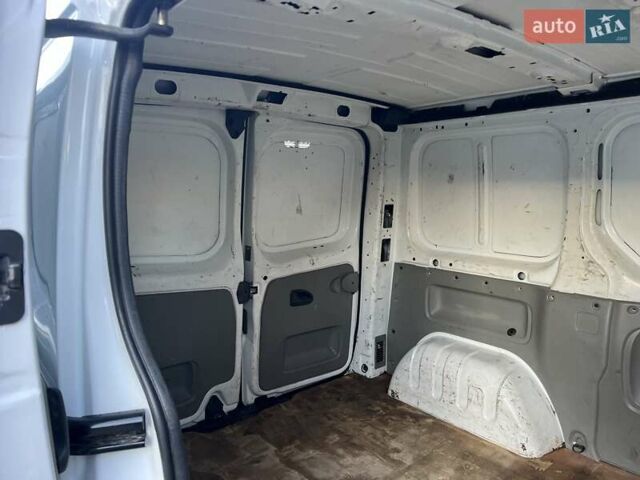 Белый Рено Трафик, объемом двигателя 20 л и пробегом 249 тыс. км за 9999 $, фото 15 на Automoto.ua