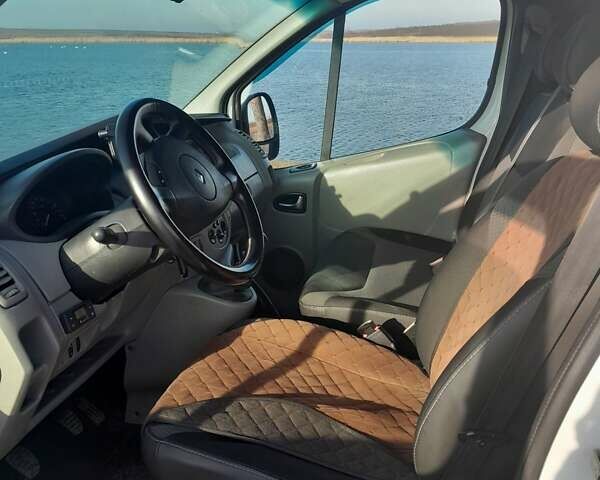 Белый Рено Трафик, объемом двигателя 2 л и пробегом 260 тыс. км за 13800 $, фото 10 на Automoto.ua