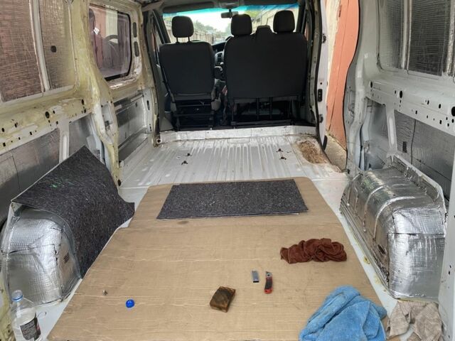 Белый Рено Трафик, объемом двигателя 2 л и пробегом 260 тыс. км за 11300 $, фото 7 на Automoto.ua