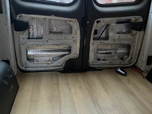 Белый Рено Трафик, объемом двигателя 2 л и пробегом 260 тыс. км за 11300 $, фото 13 на Automoto.ua