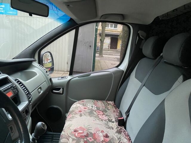 Белый Рено Трафик, объемом двигателя 2 л и пробегом 260 тыс. км за 11300 $, фото 5 на Automoto.ua