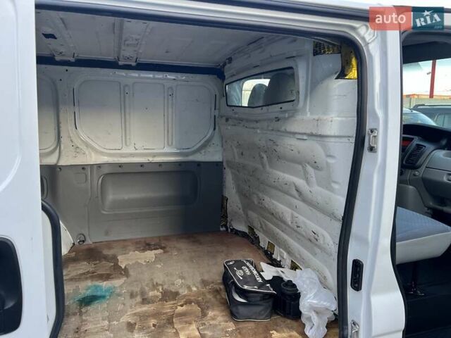 Белый Рено Трафик, объемом двигателя 20 л и пробегом 249 тыс. км за 9999 $, фото 22 на Automoto.ua