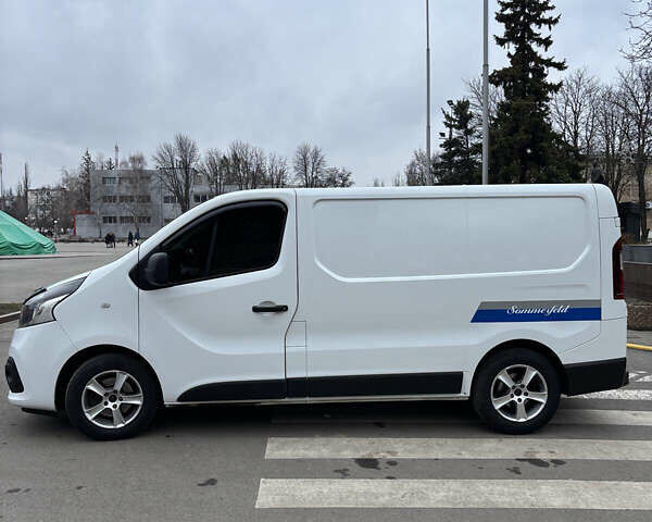 Белый Рено Трафик, объемом двигателя 1.6 л и пробегом 172 тыс. км за 12800 $, фото 1 на Automoto.ua