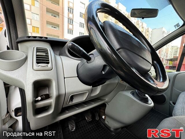 Белый Рено Трафик, объемом двигателя 2 л и пробегом 315 тыс. км за 11500 $, фото 5 на Automoto.ua