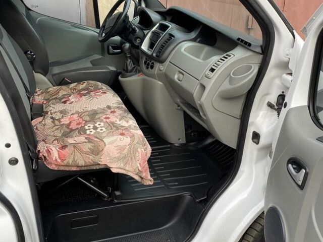 Белый Рено Трафик, объемом двигателя 2 л и пробегом 260 тыс. км за 11300 $, фото 3 на Automoto.ua