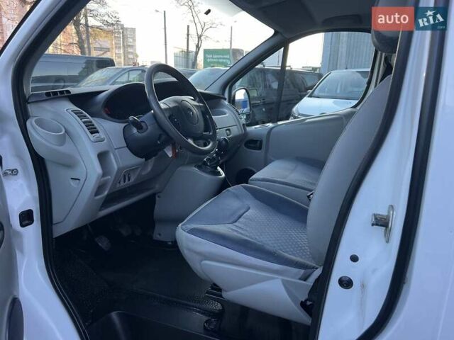 Белый Рено Трафик, объемом двигателя 20 л и пробегом 249 тыс. км за 9999 $, фото 14 на Automoto.ua