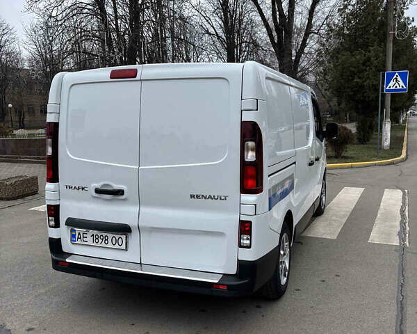 Белый Рено Трафик, объемом двигателя 1.6 л и пробегом 172 тыс. км за 12800 $, фото 6 на Automoto.ua