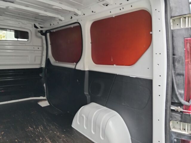 Белый Рено Трафик, объемом двигателя 1.6 л и пробегом 247 тыс. км за 12300 $, фото 8 на Automoto.ua