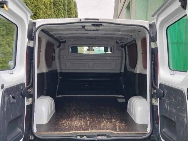 Белый Рено Трафик, объемом двигателя 1.6 л и пробегом 247 тыс. км за 12300 $, фото 5 на Automoto.ua