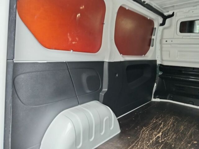 Белый Рено Трафик, объемом двигателя 1.6 л и пробегом 247 тыс. км за 12300 $, фото 6 на Automoto.ua