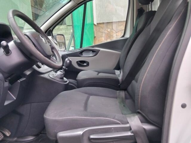 Белый Рено Трафик, объемом двигателя 1.6 л и пробегом 247 тыс. км за 12300 $, фото 12 на Automoto.ua