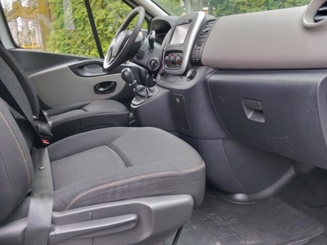 Белый Рено Трафик, объемом двигателя 1.6 л и пробегом 247 тыс. км за 12300 $, фото 17 на Automoto.ua