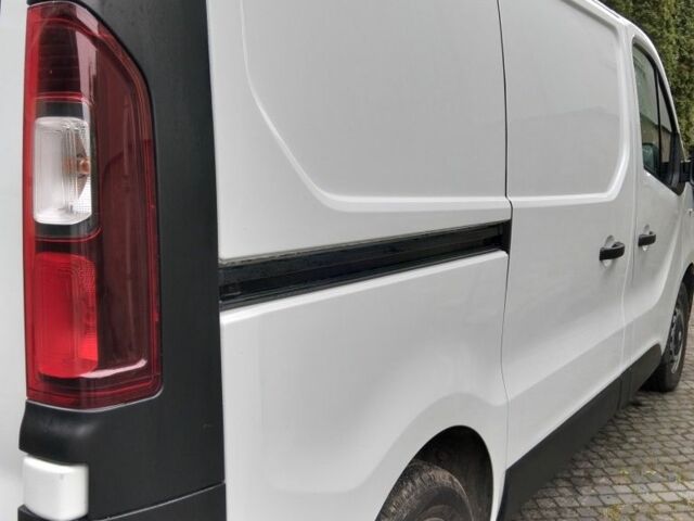 Белый Рено Трафик, объемом двигателя 1.6 л и пробегом 247 тыс. км за 12300 $, фото 4 на Automoto.ua