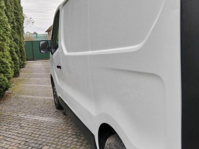 Белый Рено Трафик, объемом двигателя 1.6 л и пробегом 247 тыс. км за 12300 $, фото 2 на Automoto.ua