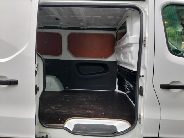 Белый Рено Трафик, объемом двигателя 1.6 л и пробегом 247 тыс. км за 12300 $, фото 9 на Automoto.ua