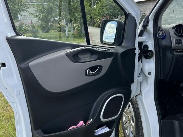 Білий Рено Трафік, об'ємом двигуна 1.6 л та пробігом 210 тис. км за 12500 $, фото 6 на Automoto.ua