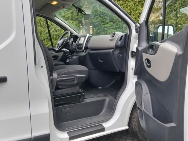 Белый Рено Трафик, объемом двигателя 1.6 л и пробегом 247 тыс. км за 12300 $, фото 16 на Automoto.ua