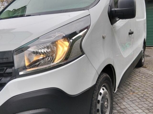 Белый Рено Трафик, объемом двигателя 1.6 л и пробегом 247 тыс. км за 12300 $, фото 1 на Automoto.ua