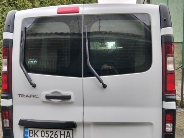 Белый Рено Трафик, объемом двигателя 1.6 л и пробегом 247 тыс. км за 12300 $, фото 3 на Automoto.ua