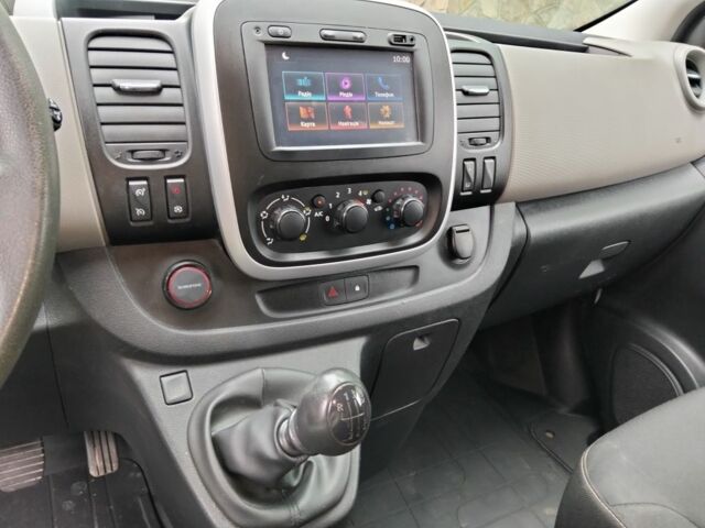 Белый Рено Трафик, объемом двигателя 1.6 л и пробегом 247 тыс. км за 12300 $, фото 14 на Automoto.ua