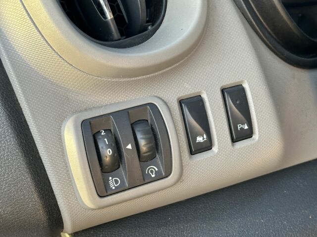 Белый Рено Трафик, объемом двигателя 1.6 л и пробегом 300 тыс. км за 8850 $, фото 7 на Automoto.ua