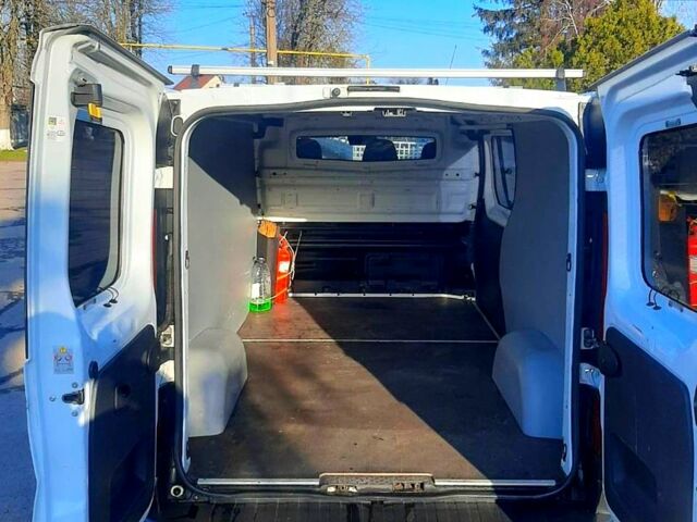 Белый Рено Трафик, объемом двигателя 1.6 л и пробегом 141 тыс. км за 13000 $, фото 4 на Automoto.ua