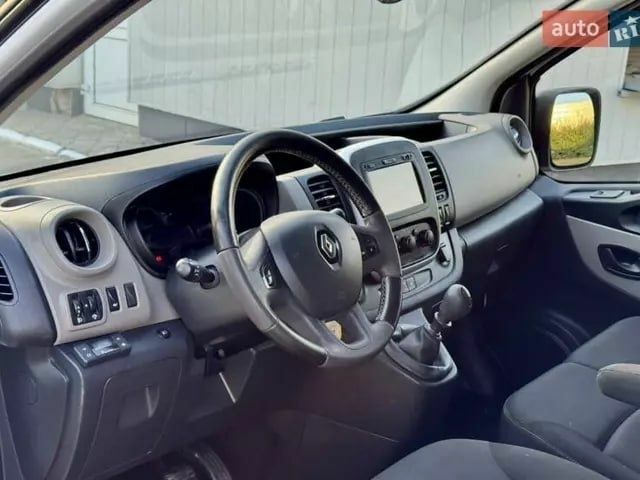 Білий Рено Трафік, об'ємом двигуна 1.6 л та пробігом 220 тис. км за 13200 $, фото 4 на Automoto.ua