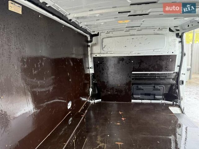 Белый Рено Трафик, объемом двигателя 1.6 л и пробегом 152 тыс. км за 14000 $, фото 4 на Automoto.ua