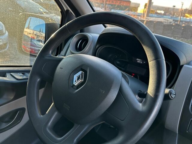 Белый Рено Трафик, объемом двигателя 1.6 л и пробегом 300 тыс. км за 8850 $, фото 5 на Automoto.ua