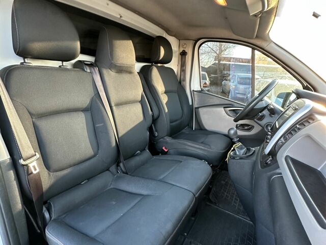 Белый Рено Трафик, объемом двигателя 1.6 л и пробегом 300 тыс. км за 8850 $, фото 3 на Automoto.ua