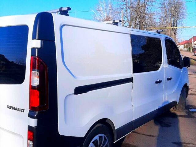 Белый Рено Трафик, объемом двигателя 1.6 л и пробегом 141 тыс. км за 13000 $, фото 1 на Automoto.ua