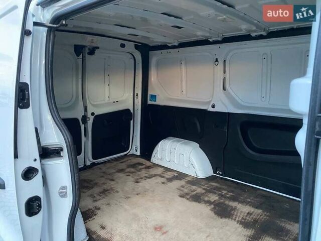 Белый Рено Трафик, объемом двигателя 1.6 л и пробегом 243 тыс. км за 11100 $, фото 22 на Automoto.ua