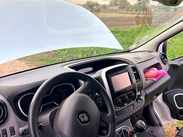 Белый Рено Трафик, объемом двигателя 1.6 л и пробегом 247 тыс. км за 19000 $, фото 9 на Automoto.ua