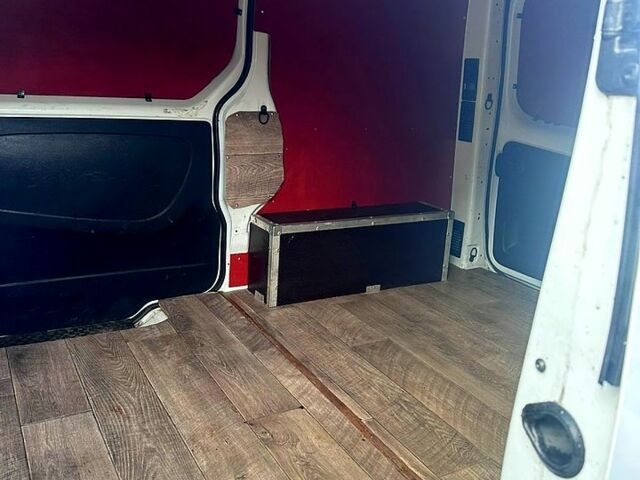 Белый Рено Трафик, объемом двигателя 1.6 л и пробегом 247 тыс. км за 19000 $, фото 2 на Automoto.ua