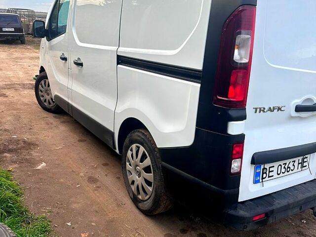 Белый Рено Трафик, объемом двигателя 1.6 л и пробегом 247 тыс. км за 19000 $, фото 5 на Automoto.ua