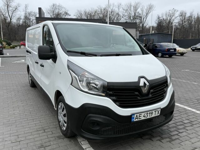 Белый Рено Трафик, объемом двигателя 1.6 л и пробегом 218 тыс. км за 10900 $, фото 1 на Automoto.ua