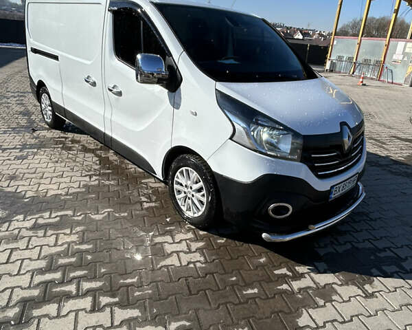 Белый Рено Трафик, объемом двигателя 1.6 л и пробегом 221 тыс. км за 16700 $, фото 1 на Automoto.ua